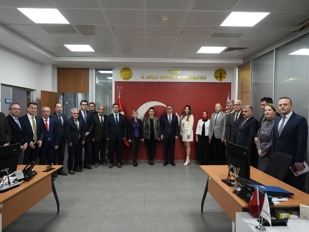 İzmir İl Millî Eğitim Müdürlüğünde bayramlaşma coşkusu