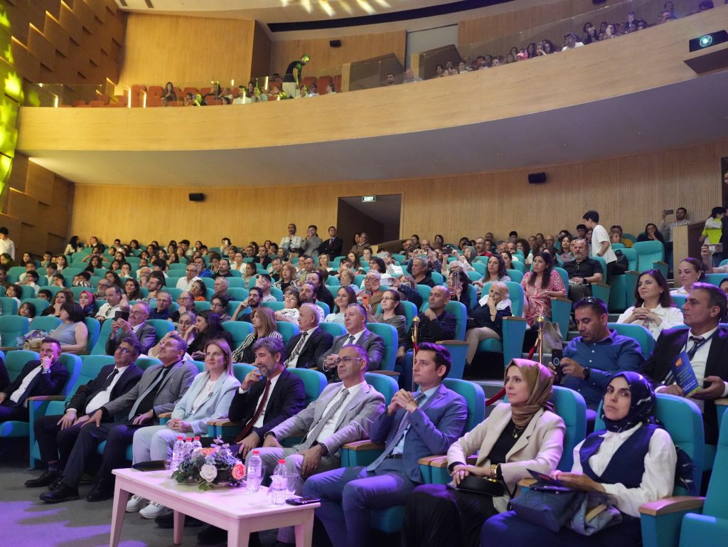 İzmir İl Milli Eğitim Müdürlüğü'nden öğretmenlere yıl sonu etkinliği