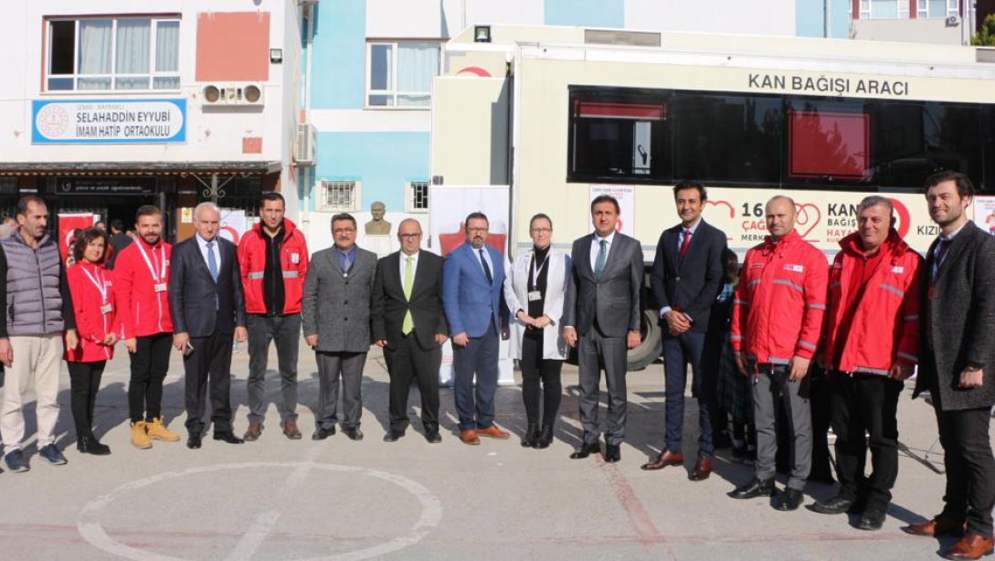 İzmir İl Milli Eğitim Müdürlüğü'nde kan bağışı kampanyası